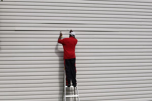 Cost of Siding Reattachment in Lincoln