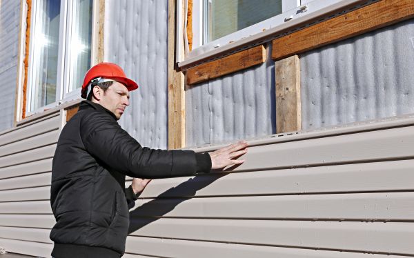 Cost of Vinyl Cladding Repair in Lincoln