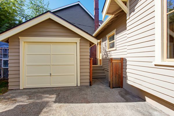 Cost of Garage Siding Replacement in Lincoln