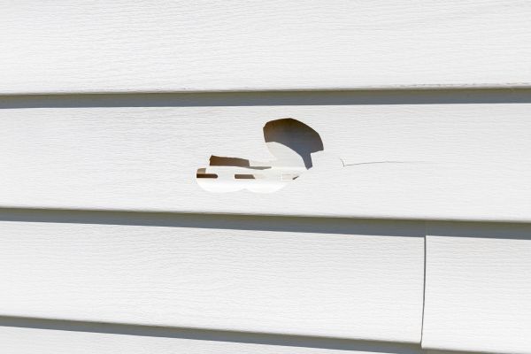 Cost of White Vinyl Siding Repair in Lincoln